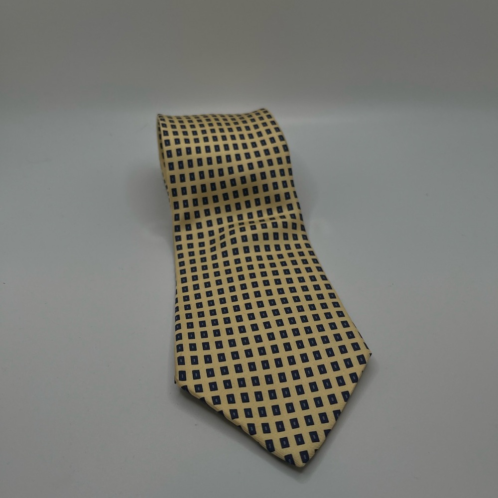 Tommy Hilfiger Men”s Yellow and Navy Blue Geometric 100% Silk Neck Tie OS